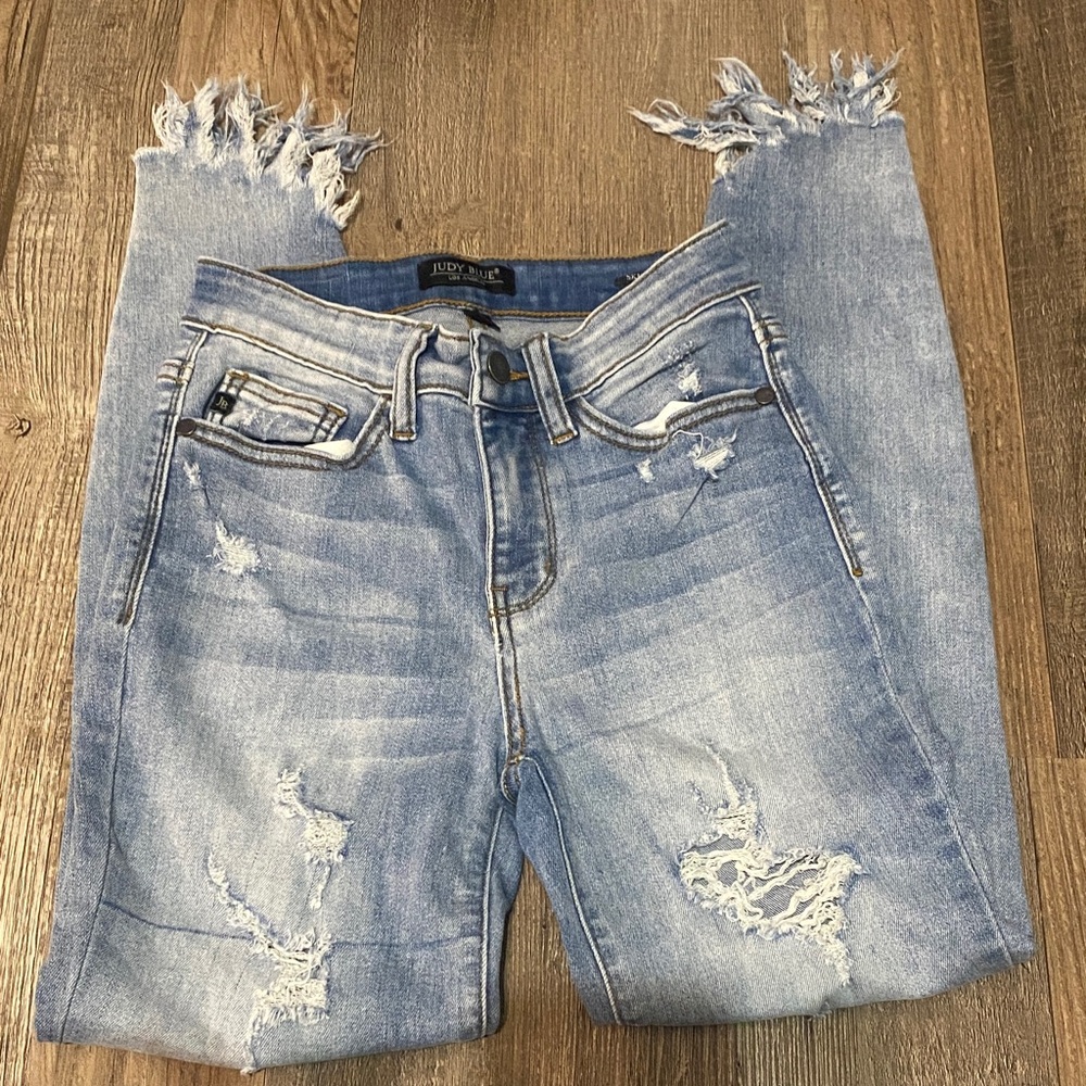Judy Blue Light Blue Distressed Cropped Jeans